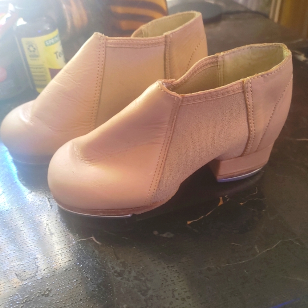 Girls leather tap shoes